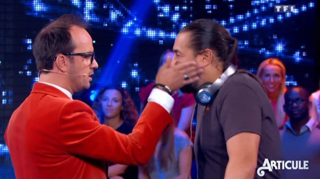 Moundir se prend une gifle - ZAPPING PEOPLE DU 23/11/2015