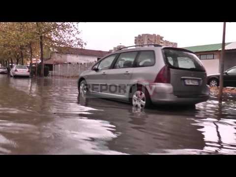 Report TV - Dështon sistemi i kanalizimeve, rreshjet e shiut sjellin përmbytje në Tiranë