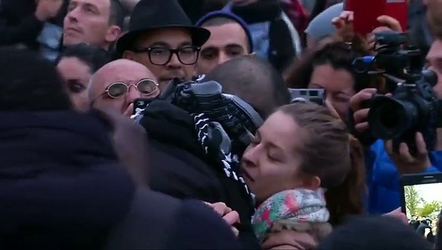 What Parisians Did To A Muslim Standing In A Public Square Will Shock You