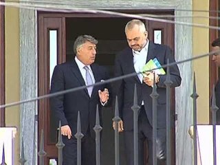 RAMA ME FULLANIN KRYESOCIALISTI ME GUVERNATORIN PER SITUATEN FINANCIARE LAJM
