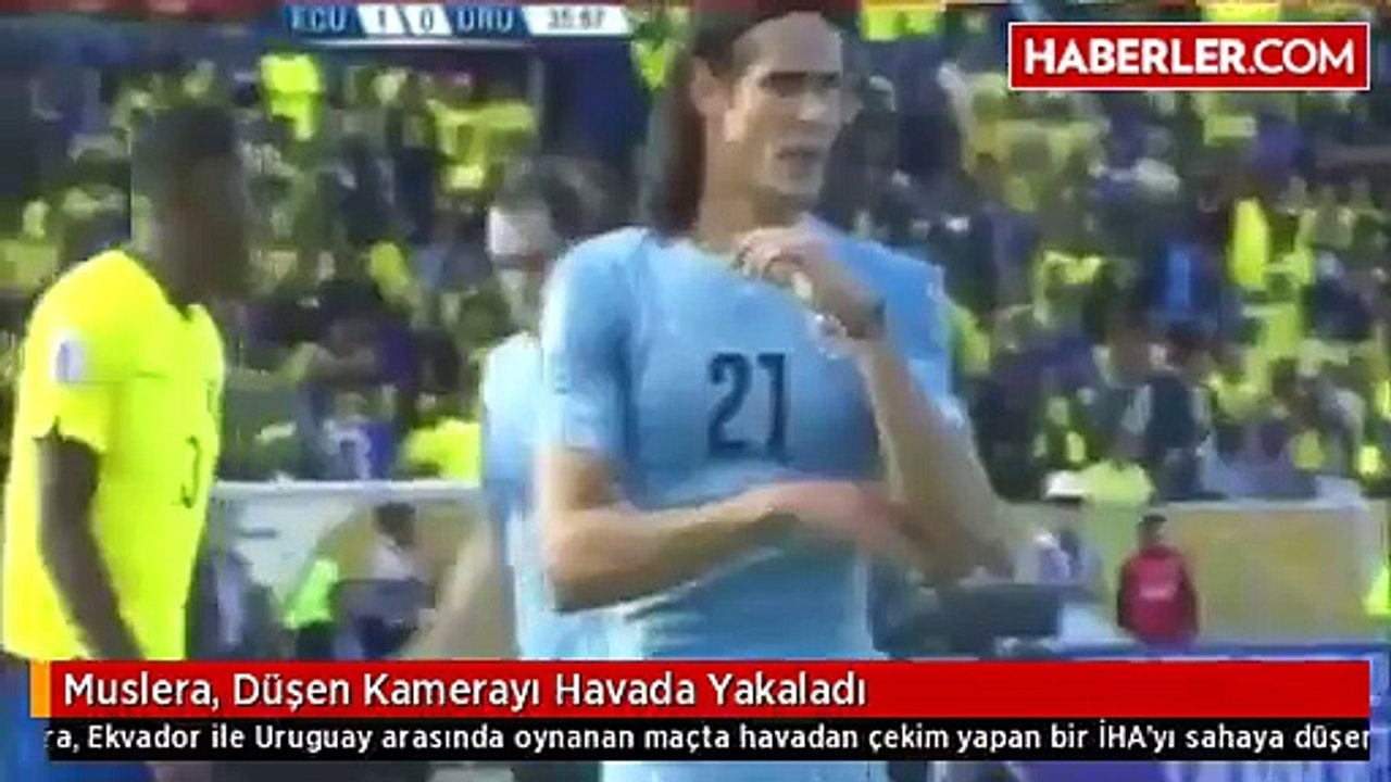 Muslera, Düşen Kamerayı Havada Yakaladı