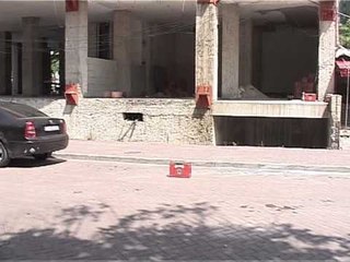 HAPESIRAT PUBLIKE FEMIJET NE GARE ME BASHKINE PER PARKIMET E MAKINAVE LAJM