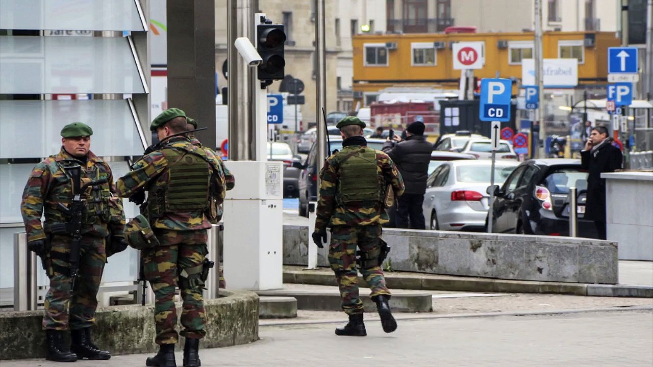 Easy Steps To Get Rid Of Bed Bugs  First of all, identify the furniture and places where Bed Bugs exists. Fumigate smoke of sulfur on your bed or other furniture to get rid of Bed Bugs. Mix red pepper with water and spray it on your bed or on other furnit