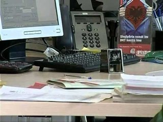 RIKTHEHEN FAJDET BANKA E SHQIPERISE PRANON SE BIZNESI PO MERR PARA ME FAJDE LAJM