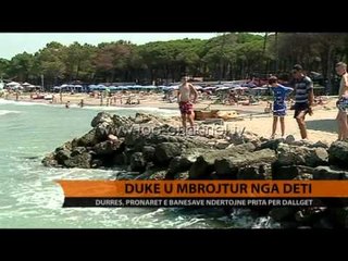 Duke u mbrojtur nga deti - Top Channel Albania - News - Lajme