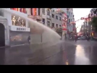 DASEM NE GEZI PARK POLICIA PERZE DASMORET ME GAZ LOTSJELLES E SHKOPINJ GOME LAJM