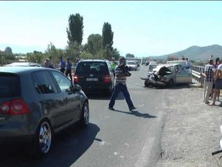 AKSIDENT NE SHKODER HUMB JETEN ÇIFTI BASHKESHORTEVE PLAGOSET RENDE 26 VJEÇARI LAJM