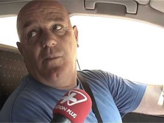 NE SYTE E NJE TAKSISTI POLITIKA,KRIZA EKONOMIKE NE QENDER TE BISEDAVE ME KLIENTET LAJM