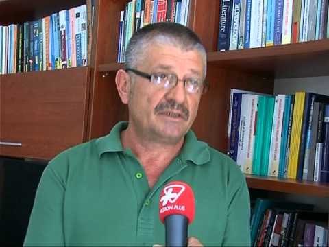 PROTESTE TE EKONOMIKU STUDENTET PROTESTOJNE KUNDER NDERTESES PA LEJE TE FAKULTETI LAJM