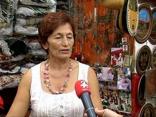 SUVENIRET E PREFERUAR KLIENTET KERKOJNE ME SHUME BUNKERE E KOSTUME POPULLORE LAJM