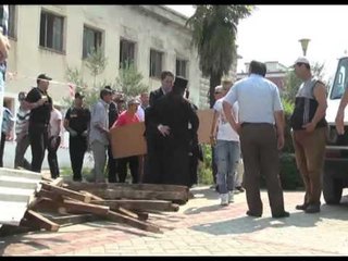 REAGON HISTORIANI XHUFI NDERHYRJA E GREQISE PER KISHEN E PERMETIT E PAPRANUESHME LAJM