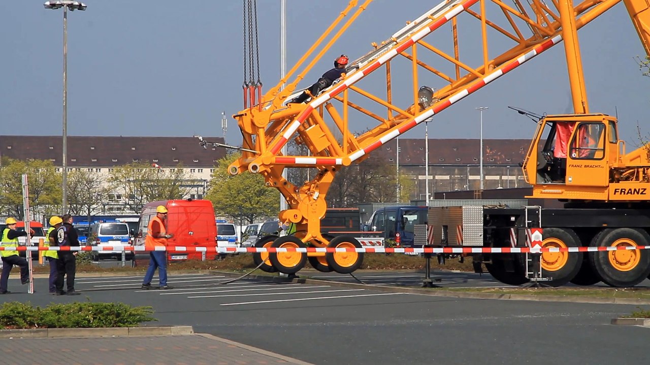 Terex Superlift 3800 wird aufgebaut - VW Nutzfahrzeuge Hannover