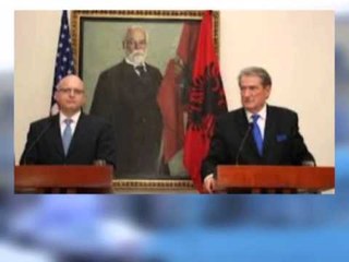 HEQJA E FOTOS SE NISHANIT PER HISTORIANET VLERESOJNE FIGUREN E ISMAIL QEMALIT