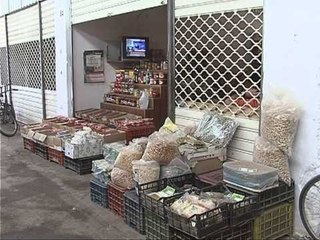 KONFLIKT ME BASHKINE TREGETARET KUNDER TRANSFERIMIT NE PERIFERI TE TIRANES LAJM