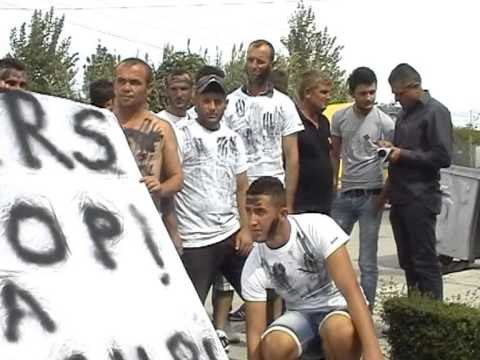 PROTESTA NE FIER BANORET PROTESTOJNE KUNDER SHPERTHIMEVE TE BANKERS LAJM