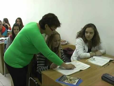 KORCE DHE GJIROKASTER FEMIJET E EMIGRANTEVE PROBLEME ME GJUHEN SHQIPE LAJM