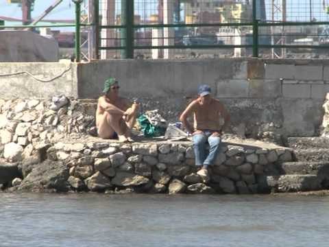 PLAZH EDHE NE VJESHTE TEMPERATURAT E LARTA TERHEQIN PUSHUES EDHE NE SHTATOR LAJM