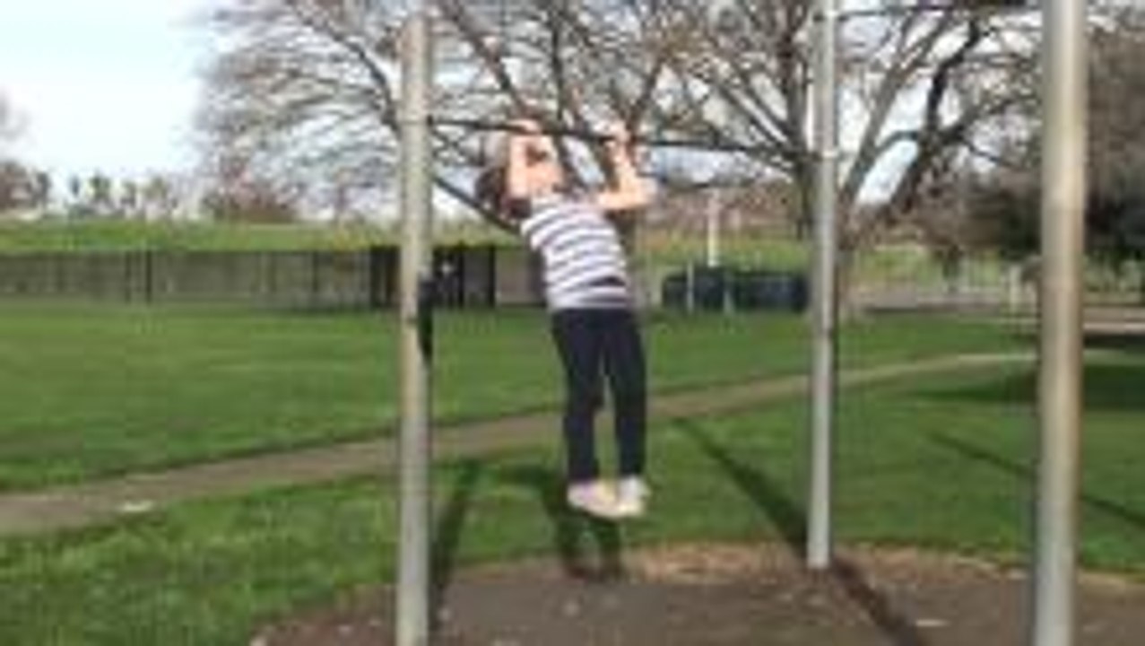 11-Year-Old Girl Does 21 Pull Ups