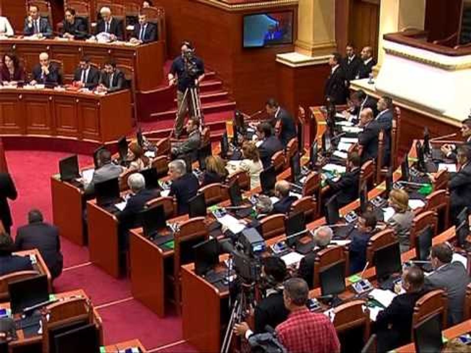 GJYKATA KUSHTETUESE NISHANI ME GRUPET PARLAMENTARE PER KREUN E RI TE GJYKATES