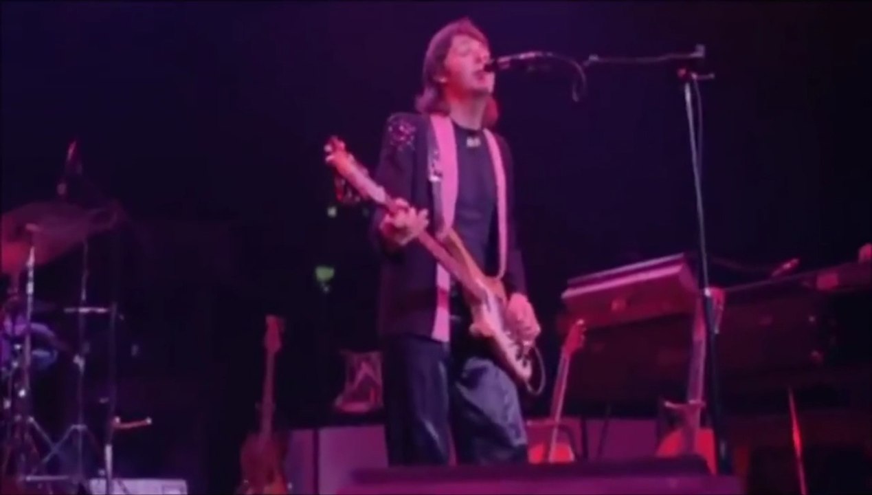 Paul McCartney & Wings - Let Me Roll It (Live)