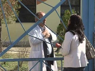 SKANDALI ME MESUESIT NUK FLET ASKUSH NE SHKOLLEN E BALDUSHKUT