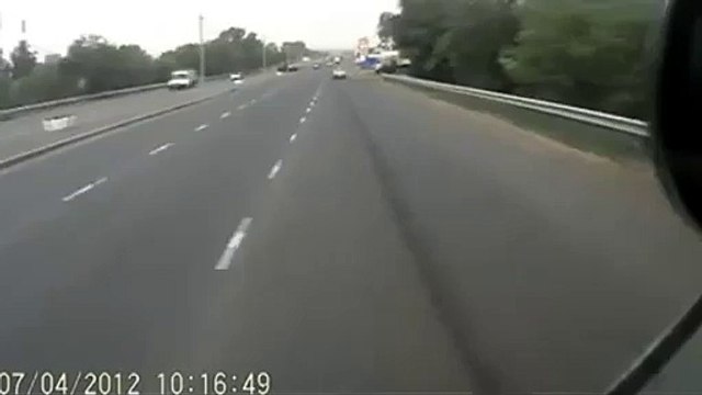 Russian man narrowly avoids car crash at gas station -