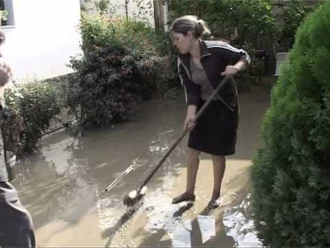 PERMBYTJE NE TIRANE SHTEPITE BUZE LUMIT NEN UJE,NDERHYN USHTRIA LAJM