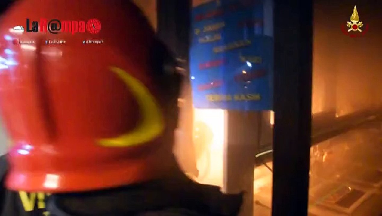 Firenze. In fiamme attività commerciale, l'intervento dei Vigili del Fuoco