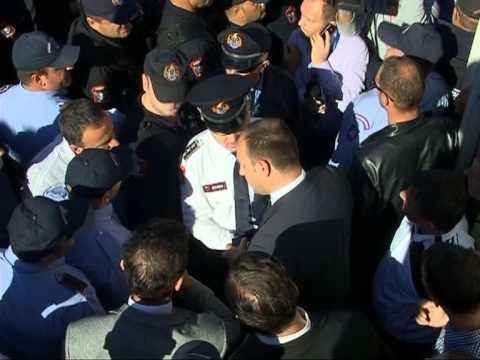 PERPLASJA PER TREGUN TREGTARET KONFRONTOHEN ME POLICINE BASHKIAKE TE TIRANES LAJM