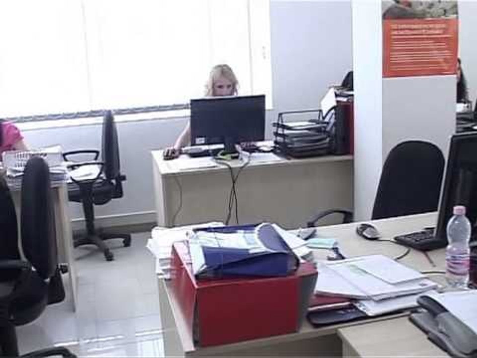 QENDRIMI I CEZ KOMPANIA ÇEKE SHPREHET E HAPUR PER PAJTIM ME QEVERINE LAJM