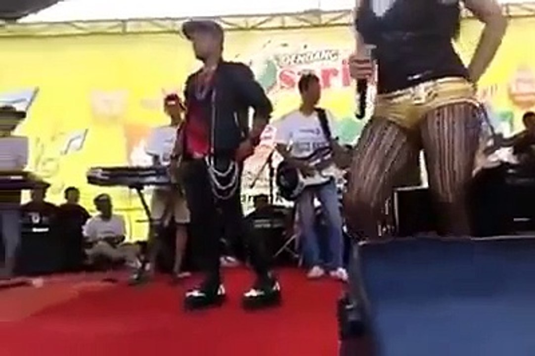 Uut Selly Ft Nia Jovanka - Sakitnya Tuh Disini Dangdut Koplo Hot 2015 terpanas