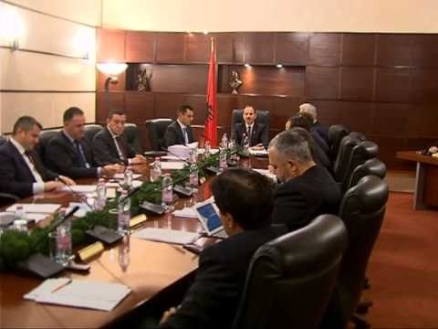 BLLOK VENDI LAJMET ME TE RENDESISHME TE DITES NGA POLITIKA E EKONOMIA LAJM