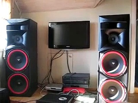 сегодня отец купил мне новые колонки!