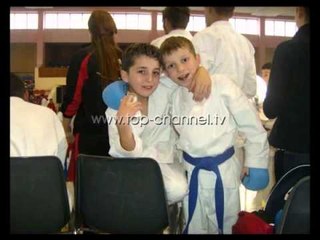 Fabiani, kampioni 11-vjeçar i karatesë - Top Channel Albania - News - Lajme