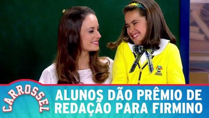 Alunos dão prêmio de melhor redação para Firmino