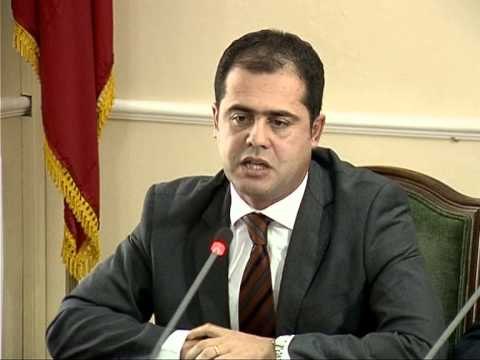 RREZOHET DEKRETI MAZHORANCA PERPLASET ME OPOZITEN PER DEKRETIN E NISHANIT LAJM