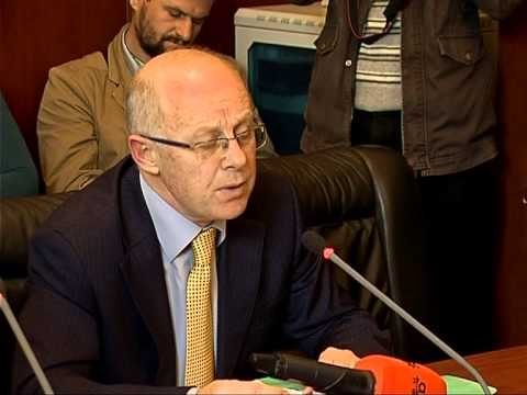 DEBATI PER CROWN AGENTS BODE PERBALLE MINISTRIT CANI PER KUSHTET E KONTRATES LAJM