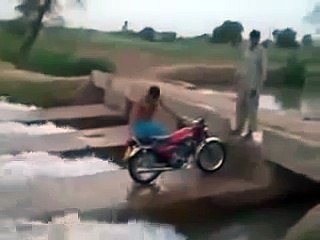 Very Funny Clip In Pakistan ... Must Watch