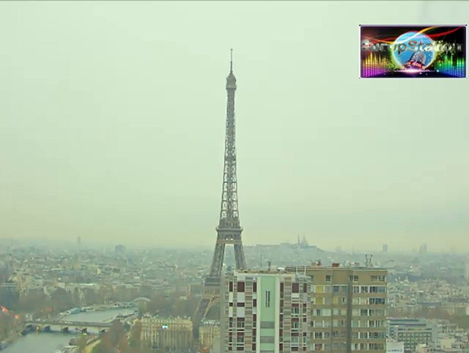 Paris Sous Le Ciel Gris