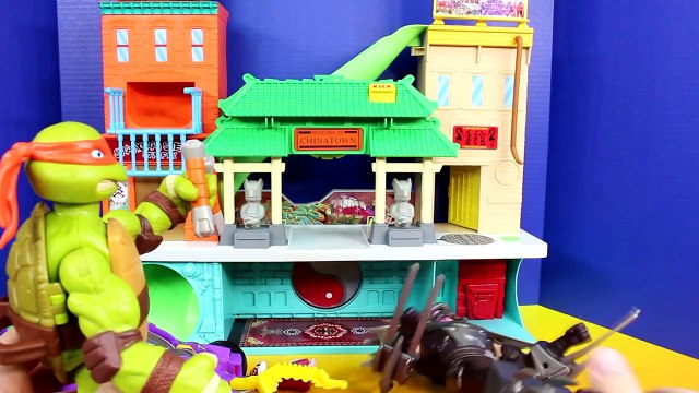 TMNT Nickelodeon Teenage Mutant Ninja Turtles Shredder with Removable Helmet Mikey Leo Rap