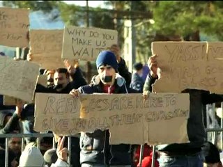 ঠোঁট সেলাই করে শরণার্থীদের প্রতিবাদ