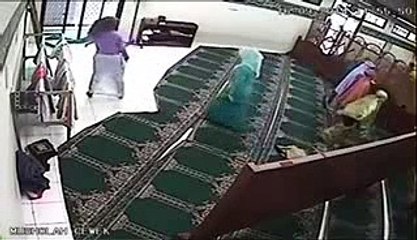 What Wrong girls doing in Masjid