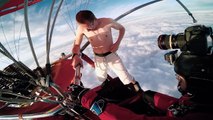 Extrême: Un barge saute d'une montgolfière SANS parachute