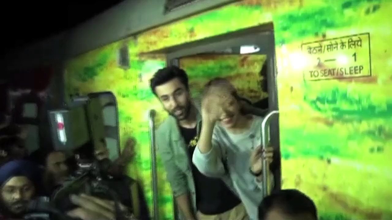 Ranbir Kapoor | Deepika Padukone Promote Tamasha In Vadodara