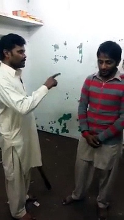Shair Ko Vote Dalne Waley Ko Pakar Kar Sab Ne Dhulai Kardi, Interesting Video
