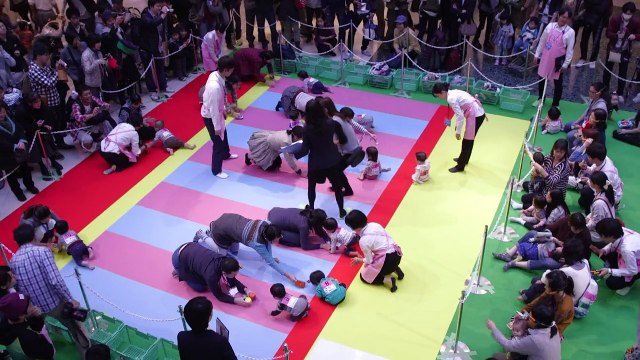 601 babies in Japan crawl to Guinness World Record