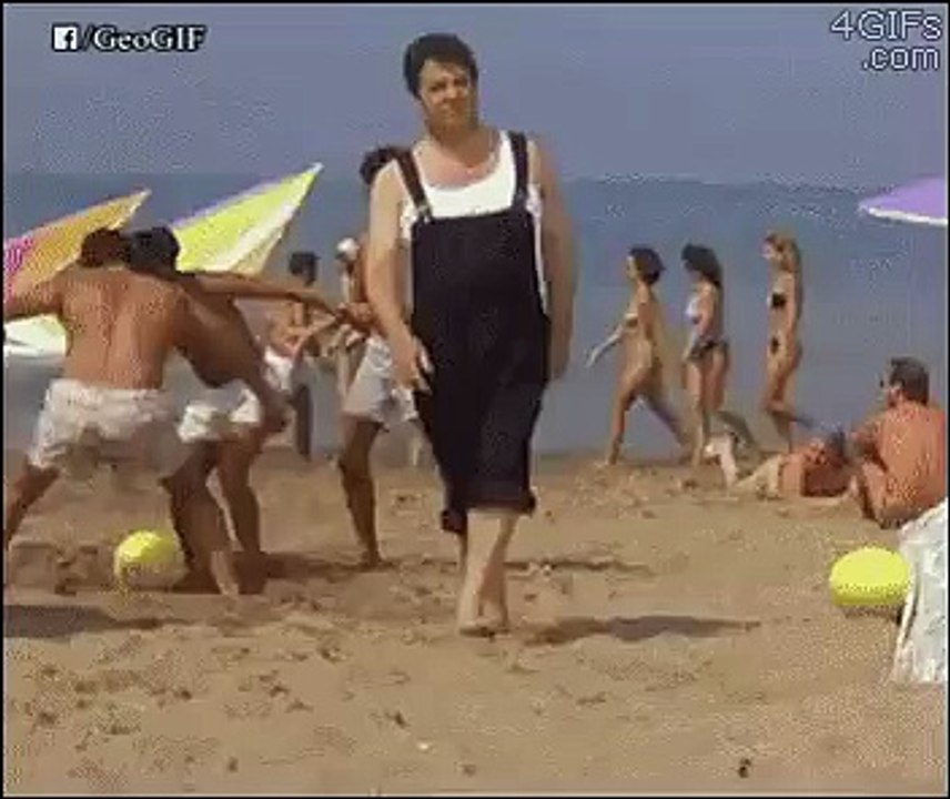 Пнул Мячик)))