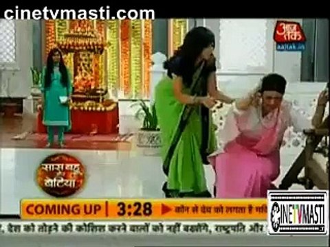 Dadika such Suhani layi SAbke samne jis se Dadi dikha rahi hai Behosh hone ka natak - Suhani Si Ek Ladki