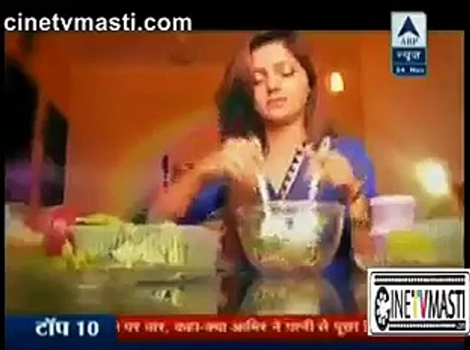 Meera ko ghar se Jaane se Rok ne ke liye Gora ne khud ko Lagai Aag Saath Nibhana Saathiya