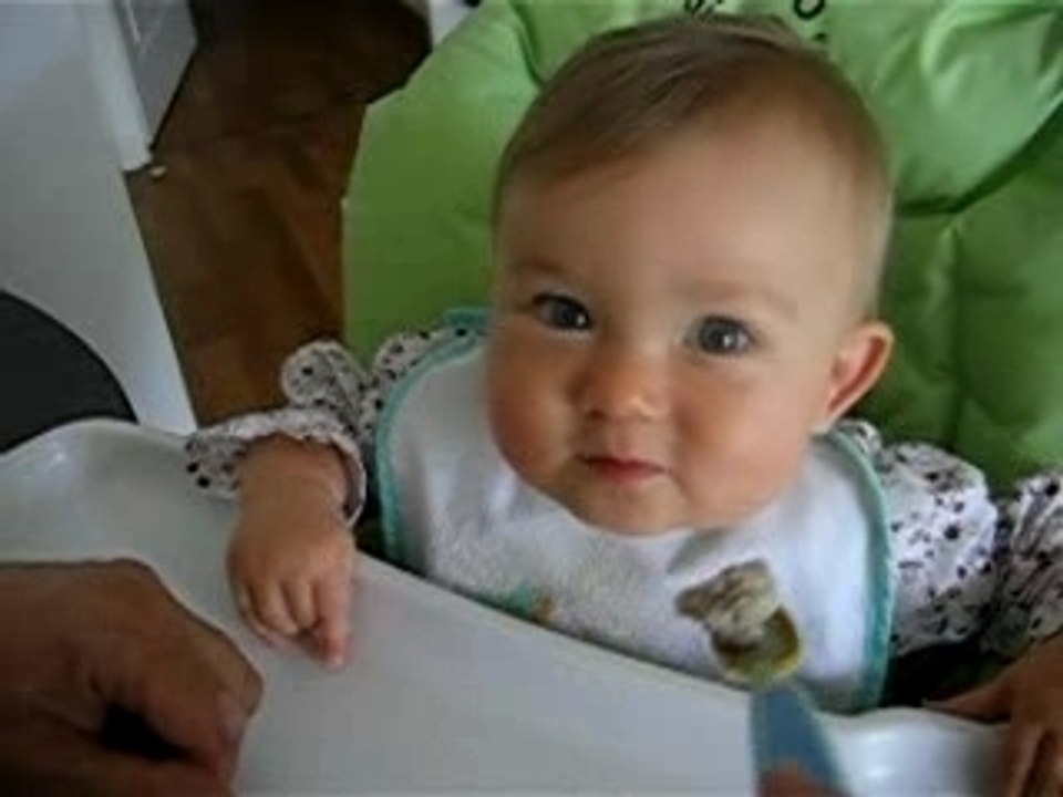 Camille à table